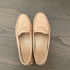 Tod’s loafers in Beige